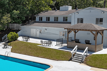 Sundeck and grilling area